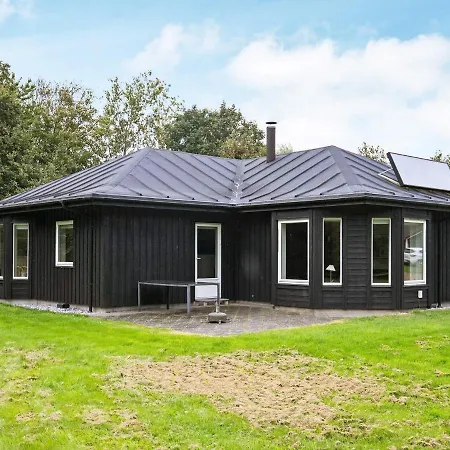 Luxurious Holiday Home In Sp Ttrup With Jacuzzi Holiday home *