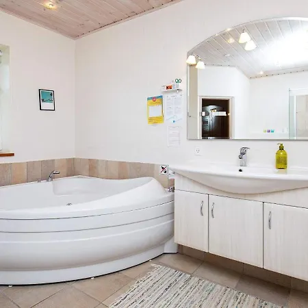 Luxurious Holiday Home In Sp Ttrup With Jacuzzi