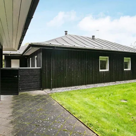 Luxurious Holiday Home In Sp Ttrup With Jacuzzi Holiday home Albaek
